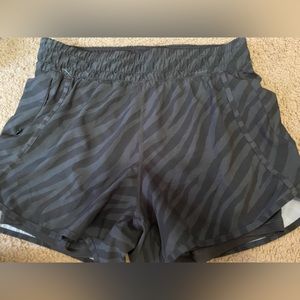 Medium black Avia shorts